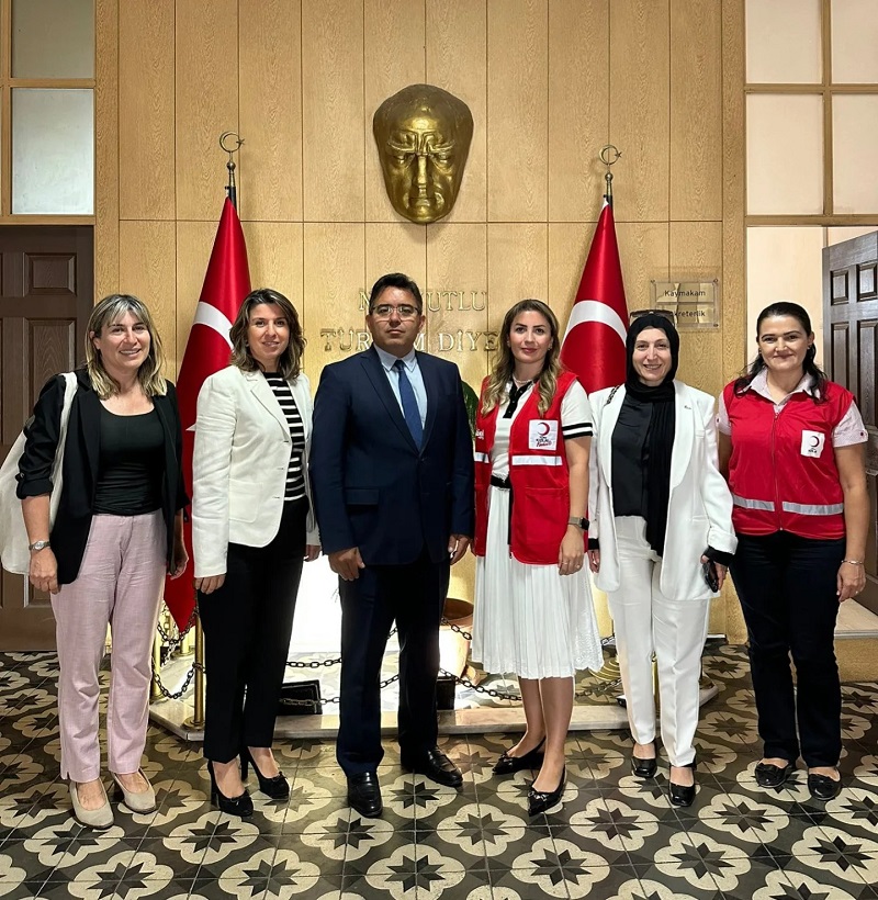 Türk Kızılay Kadın Kolları Marmaris Şube Başkanı Pınar ALTUNTAŞ EFE ve Yönetim Kurulu Üyeleri Kaymakamımız Nurullah KAYA'yı Ziyaret Etti